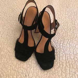 Ladies suede t-strap sandals